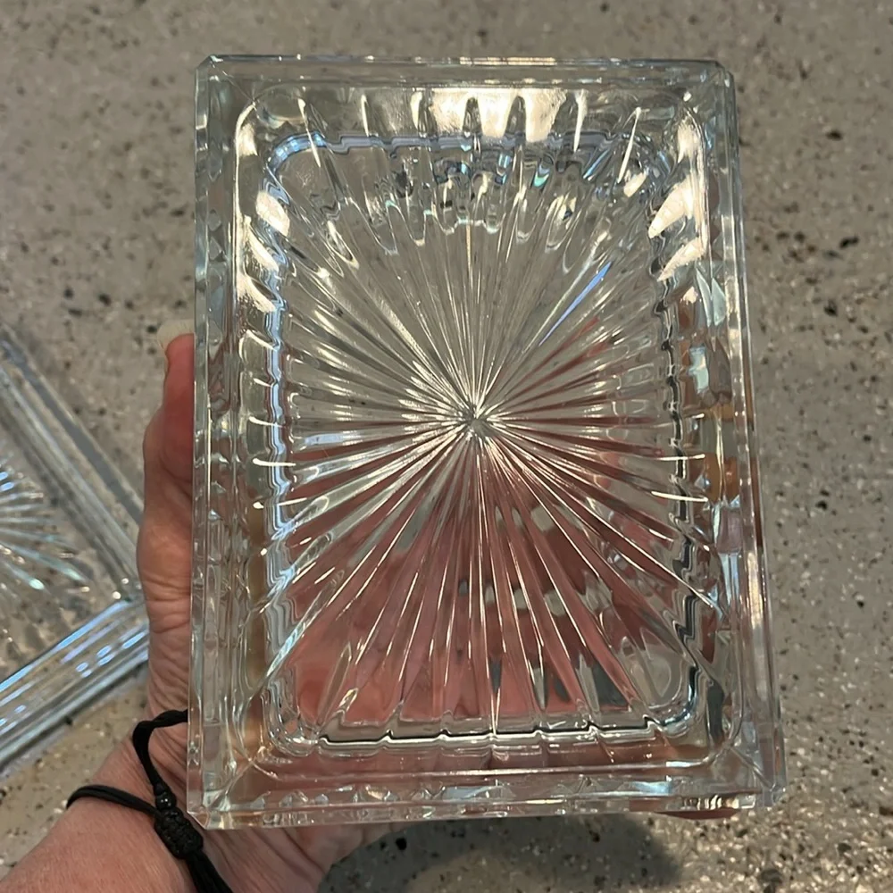 HEAVY CLEAR GLASS CANDY DISH WITH LID SNOWFLAKE PATTERN - Picture 6 of 9